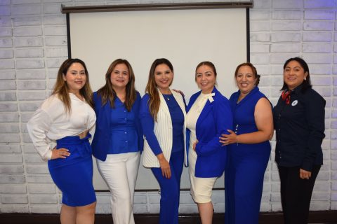 La mesa directiva 2023-2026, encabezada por Dulce Dardoza, se tomó la fotografía del recuerdo.