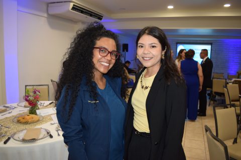 Nayeli Mendoza y Laura Jacobo.