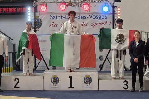 Ha tenido importante participación en torneos internacionales.