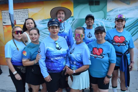 Las integrantes del equipo Sauzal Runners y Muévete participaron en la carrera.