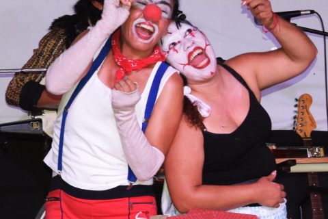 Sandra Paloma e Iris Villela en sus personajes de Mantina y Chulinda.  