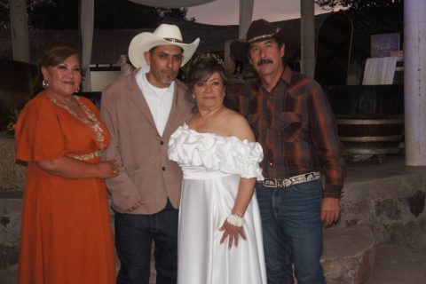 Marichuy y Francisco posaron junto a sus amigos.