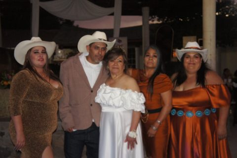 Las mejores amigas de Marichuy y Francisco felicitaron a la pareja.
