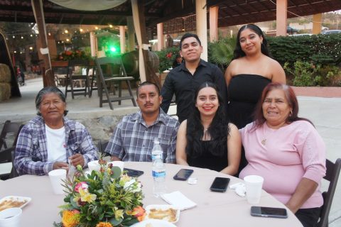 Wendy, Néstor, Luz, Rosario, Juan y Juana.