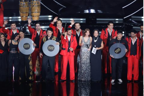 Coronan nuevas voces