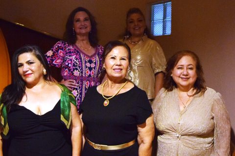 Araceli Hernández, Gaby Anasosa, Mayra Coronado, Esther Orozco y Luzma Principato. 