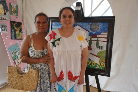 Arlette García y Pamela Villavicencia. 