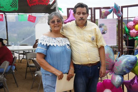 Manuela, coordinadora del proyecto, y su hijo José.