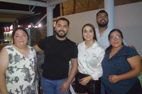 Alexandra Núñez, Menny Razo, Damaris Núñez, Froylán Razo y Nadia Camacho. 