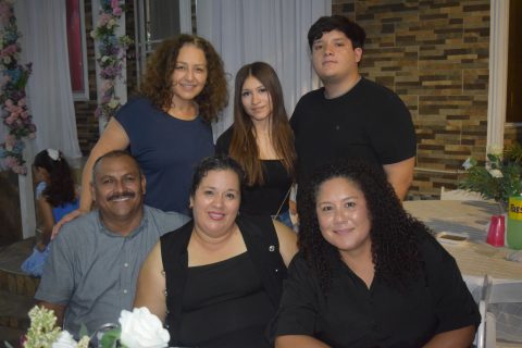 La familia Loya Rodríguez acudió al festejo.