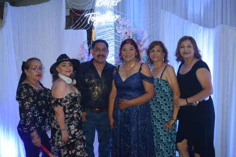 Lupita Ramírez, Graciela Enríquez, Agustín López, Juanita Núñez, Anita López y Sonia Corral.