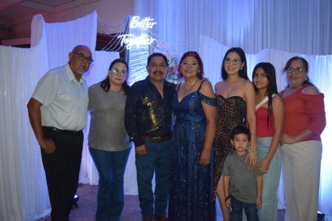 Hijos y nietos de la pareja participaron en el festejo. 