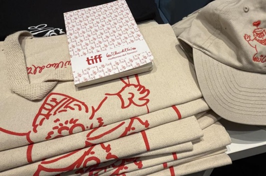 Del Toro deja huella en Toronto con souvenirs