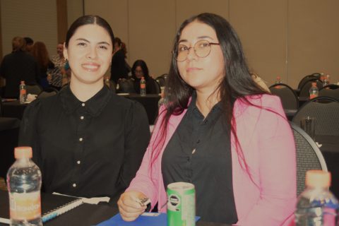 Arely Medina y Guadalupe Osorio.