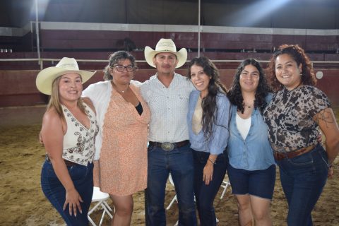 Laura Regland, Norma Luna, Heriberto Regland, Denisse Leyva, Ericka Méndez y Ana Santana. 