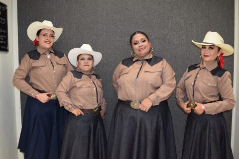 Las integrantes del grupo Quahutli posaron para la cámara de VIDA.
