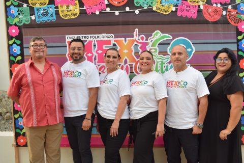 Enrique Barbosa, Héctor Aragón, Maritza Chavez, Atenas Barbosa, Fernando Fernández y Nissa Segura. 