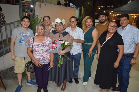 La familia de Verónica Castro asistió para verla bailar.