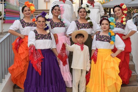 El grupo folklórico de la Casa de la Cultura participó en el encuentro de danza.