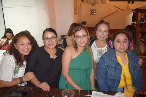 Gladys, Mary, Tania, Imelda y Pamela. 