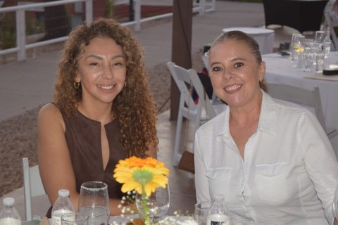 Claudia Magdaleno y María Grijalva. 