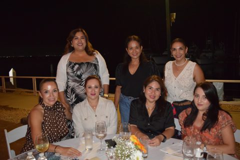 Maday Illán, Claudia González, Yaneli León, Lizette Sánchez Osuna, Libia Valdez, Adhara García y Mariana Carreto.