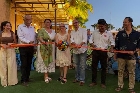 Daniela Ruffo, Julio Salinas, Alma Delia Ábrego, Cynthia Castillo, Octavio Gutiérrez, Julio Salinas Martínez y Ricardo Argüelles inauguraron Huella Enoteca Cultural. 