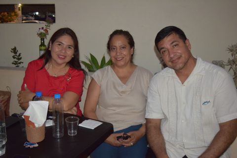 Adhara García, Elizabeth León y Rogelio Cano.