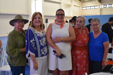 Elvia Remigio, Alma Rosa Castillo, Julia Chávez Remigio, Otilia Valdez y Teresa Buenrostro.