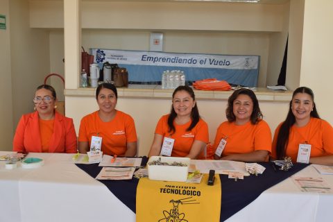 Margarita Guadalupe Vázquez, Patricia López, Nancy Rivas, Maritzel Torreblanca y Mariana Carpio, integrantes del comité organizador.