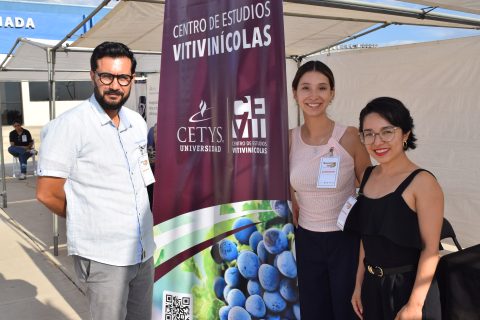 Ricardo Collins, Aranza Flores y Claudia Alfaro.