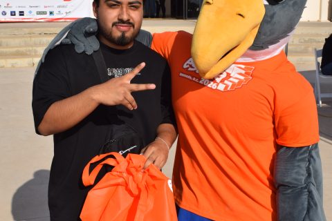 Eduardo Canseco y Albatros, la mascota.
