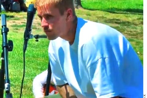 Justin Bieber da show sorpresa en parque
