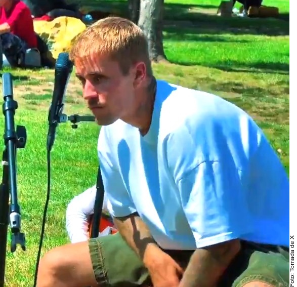 Justin Bieber da show sorpresa en parque