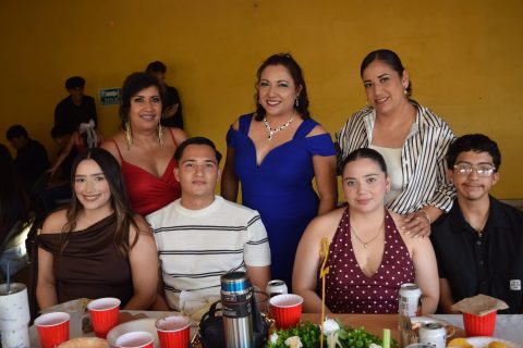 Consuelo Peña, Verónica Mendoza, Teresa Valdéz, Ariadne García, Luis Armenta, Diana Valdéz e Ihan Bobadilla.