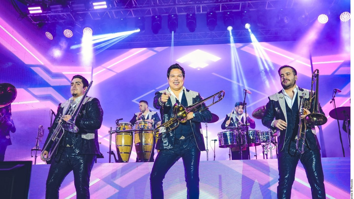 Frenan a El Recodo en Tower Bridge