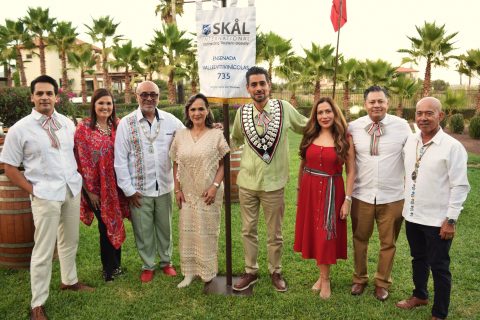 Luis Novelo, Martha Paredes, Sergio Martínez, Gina Estrada, Rodrigo Álvarez, Alma Mondragón, Gustavo Morachis y Daniel Sánchez.