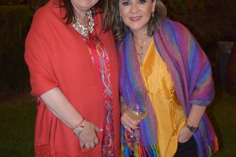 Martha Paredes y Gina Estrada. 