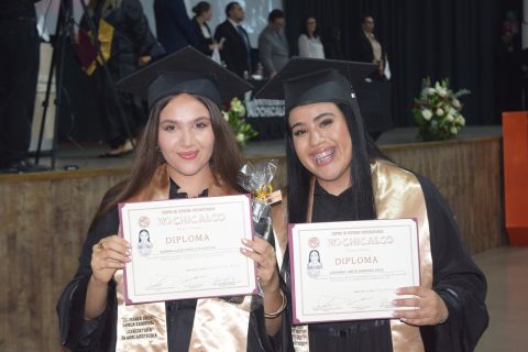 Lanzan sus birretes