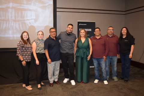 Ponentes y organizadores posaron para la cámara de VIDA.