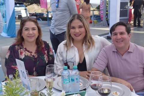 Migdalia Bojórquez, Olga Pescador y Carlos Gómez. 