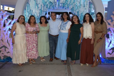 Mónica Marmolejo, Erika Otero, Mary Puerta, Francisco Vélez, Adriana Morán, Silvia Ramírez, Diana Ojeda y Patricia Hernández.