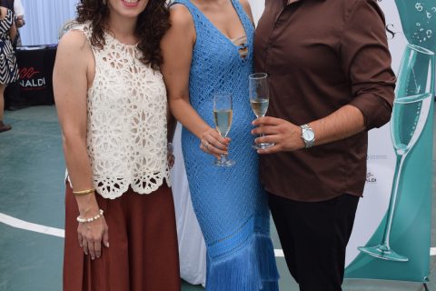 Diana Ojeda, Daniela Espinoza y Tony Cobian.