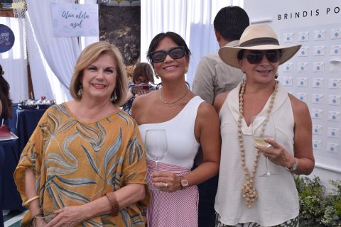 Rosa María Íñiguez, Keiko Nishikawa y Nora Guevara.
