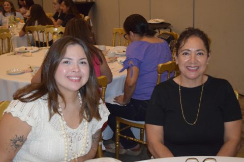 Emma Cecilia Álvarez y Ana Rojas. 