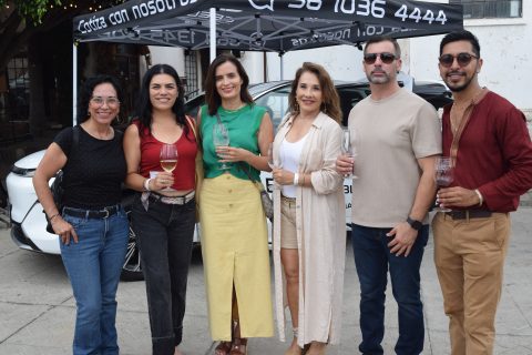 Karla Lee, Norma Lamadrid, Ana Gabriela Estrada, Lucía Aguirre, Javier Islas y Venny Araujo.