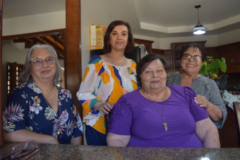 Refugio Carbajal, Alma Castro, Refugio Ojeda y Esther Martínez. 