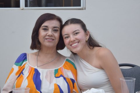Alma Castro y Karen Arcos. 