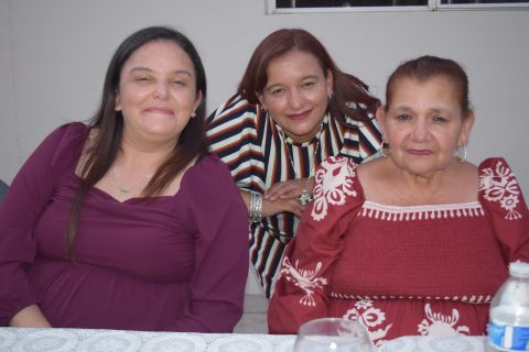 Reyna Quintero, Vanesa Quintero y Rosia Isela Torres.