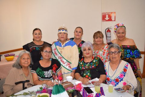 Sonia Fernández posó junto a sus amistades.